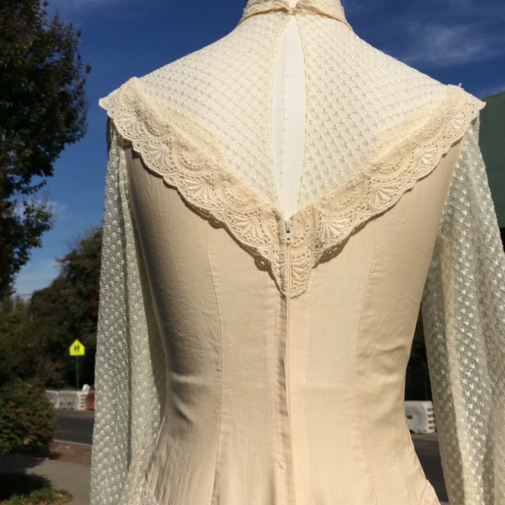 Vintage 1970’s Peaches & Cream Wedding Gown XS - Picture 7 of 16